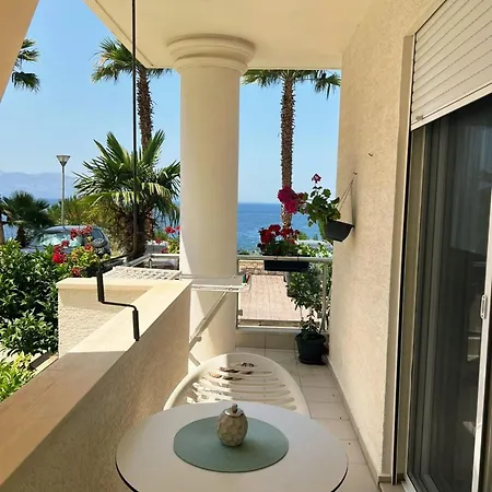 Beachfront Sion B Саранда