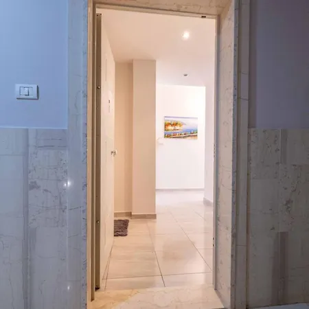 Апартаменты Beachfront Sion B