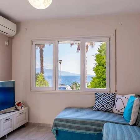 Апартаменты Beachfront Sion B *