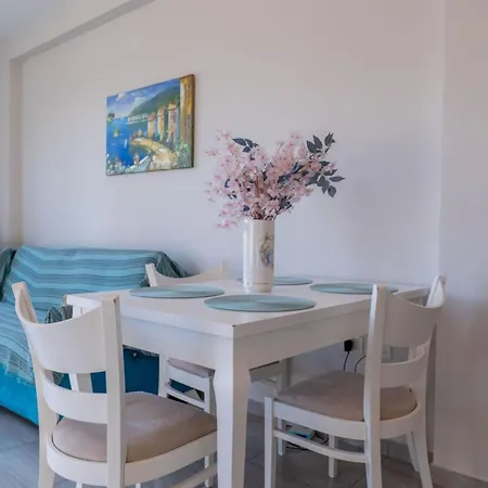 Beachfront Sion B Апартаменты *
