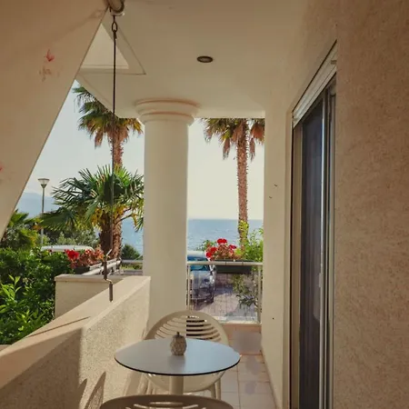 Beachfront Sion B Апартаменты