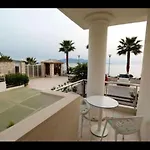 Beachfront Sion B Apartamento *