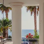 Apartment Beachfront Sion B *