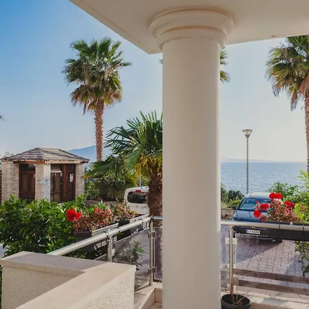 Beachfront Sion B *